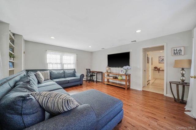 109 Quaker Path, Stony Brook, NY 11790