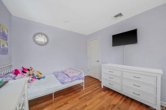 109 Quaker Path, Stony Brook, NY 11790