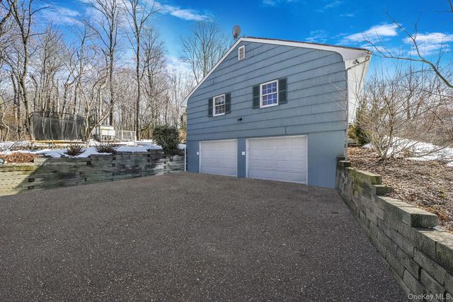 109 Quaker Path, Stony Brook, NY 11790