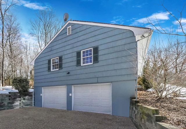 109 Quaker Path, Stony Brook, NY 11790