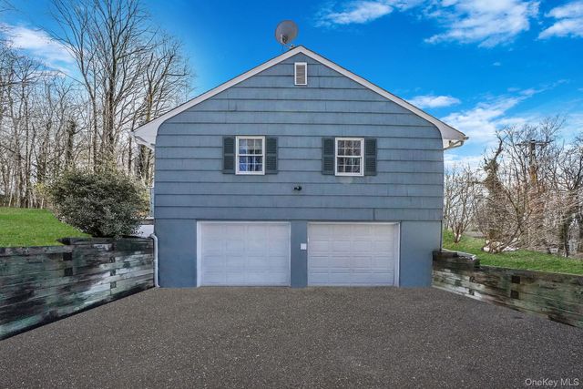 109 Quaker Path, Stony Brook, NY 11790