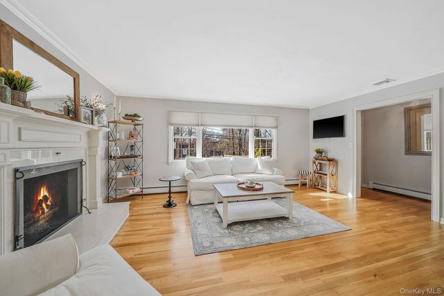 109 Quaker Path, Stony Brook, NY 11790