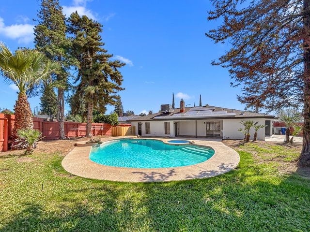 830 E Bedford Avenue, Fresno, CA 93720