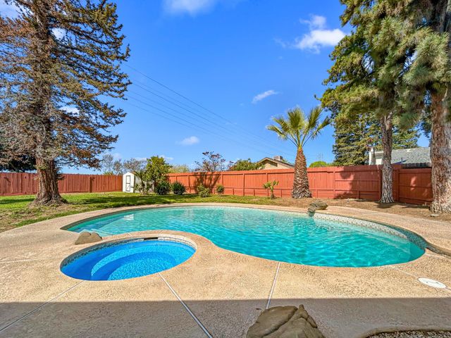 830 E Bedford Avenue, Fresno, CA 93720