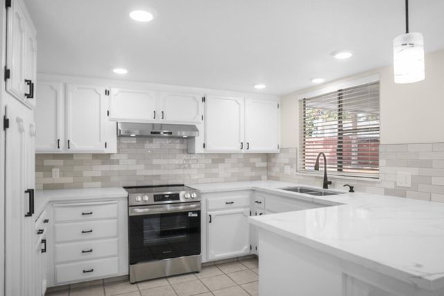 830 E Bedford Avenue, Fresno, CA 93720