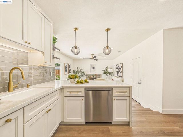36340 Cypress Point Dr, Newark, CA 94560
