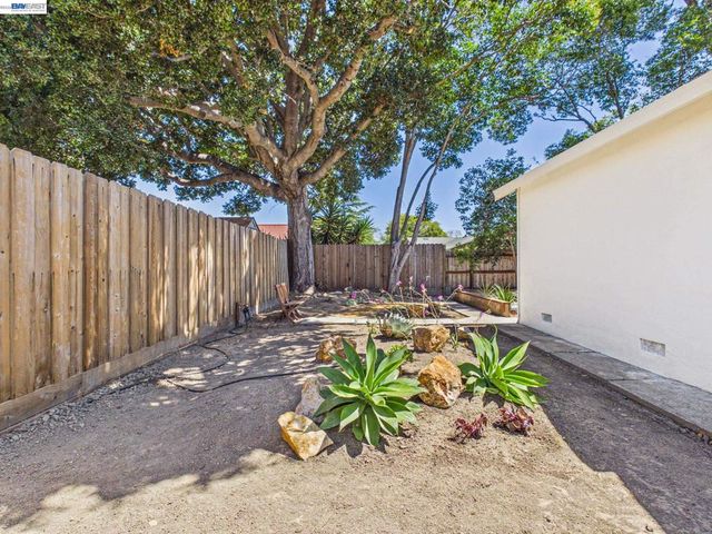36340 Cypress Point Dr, Newark, CA 94560