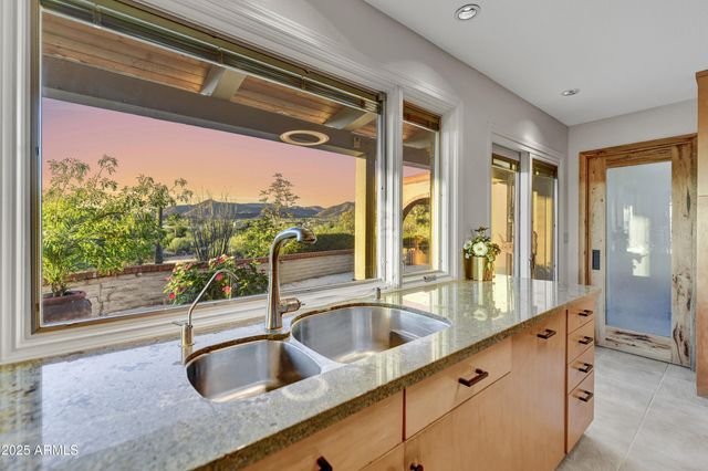 6601 E LONE MOUNTAIN Road N, Cave Creek, AZ 85331