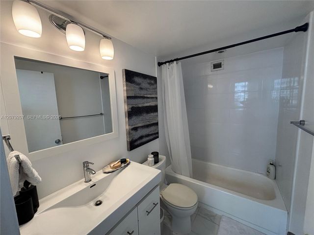 999 Brickell Bay Drive 1105, Miami, FL 33131
