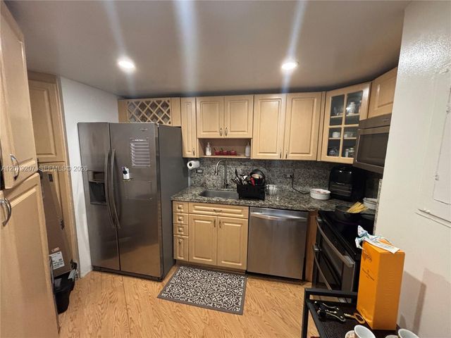 999 Brickell Bay Drive 1105, Miami, FL 33131