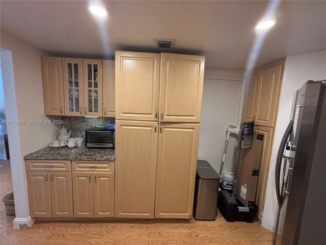999 Brickell Bay Drive 1105, Miami, FL 33131