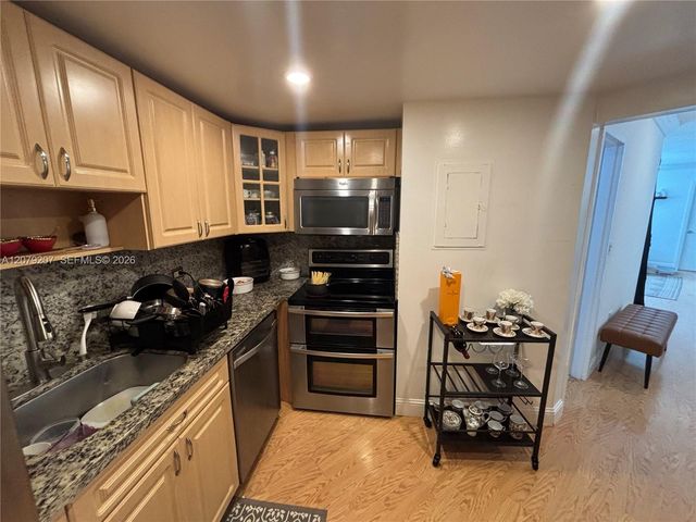 999 Brickell Bay Drive 1105, Miami, FL 33131