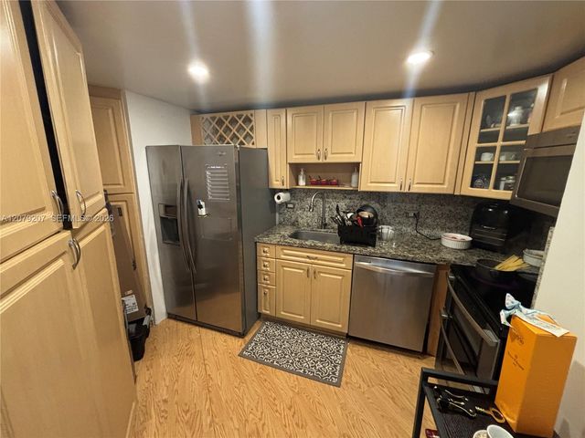 999 Brickell Bay Drive 1105, Miami, FL 33131