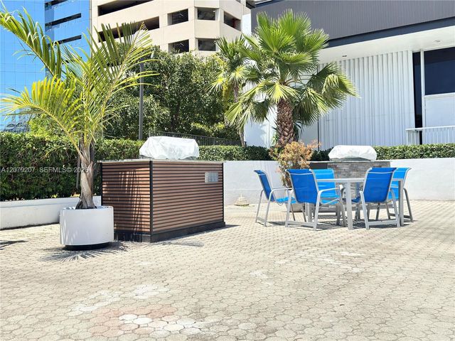 999 Brickell Bay Drive 1105, Miami, FL 33131