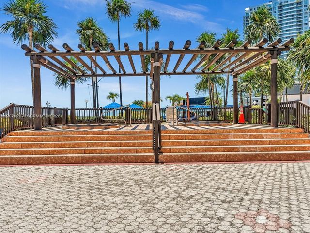 999 Brickell Bay Drive 1105, Miami, FL 33131