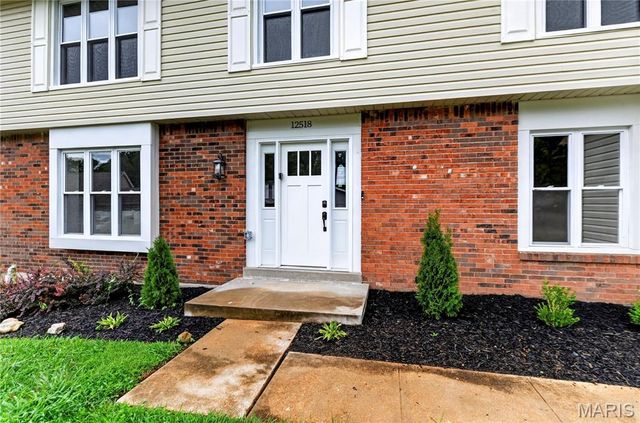 12518 Woodstream Drive, St Louis, MO 63138