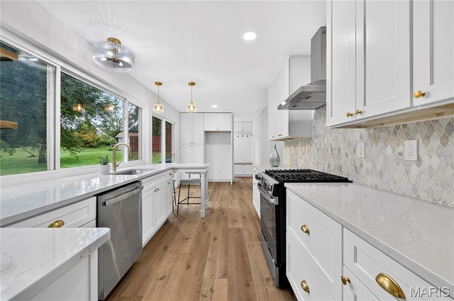 12518 Woodstream Drive, St Louis, MO 63138