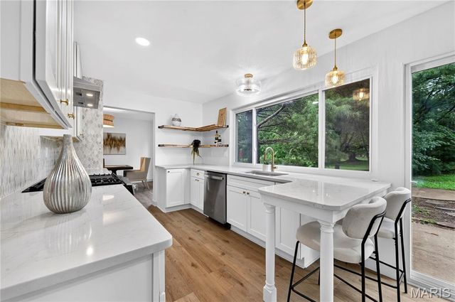 12518 Woodstream Drive, St Louis, MO 63138