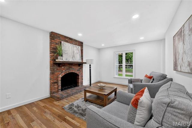 12518 Woodstream Drive, St Louis, MO 63138