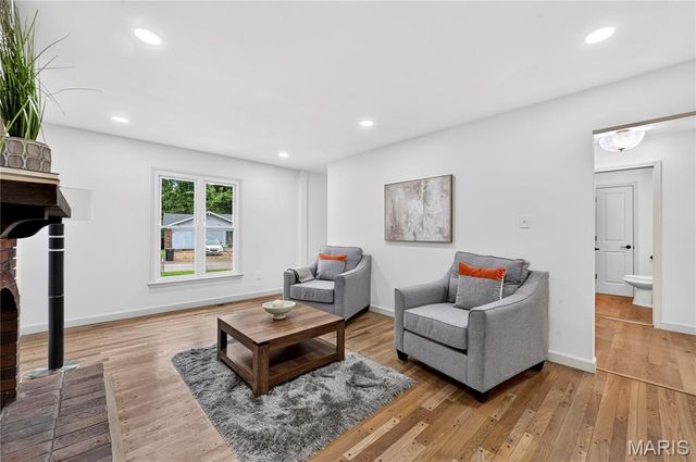 12518 Woodstream Drive, St Louis, MO 63138