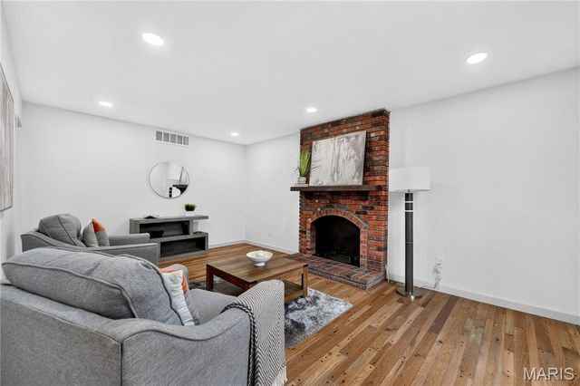 12518 Woodstream Drive, St Louis, MO 63138