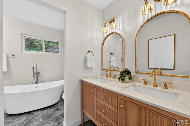 12518 Woodstream Drive, St Louis, MO 63138