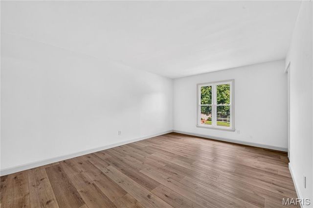 12518 Woodstream Drive, St Louis, MO 63138