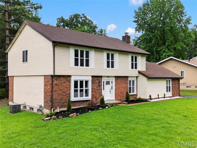 12518 Woodstream Drive, St Louis, MO 63138