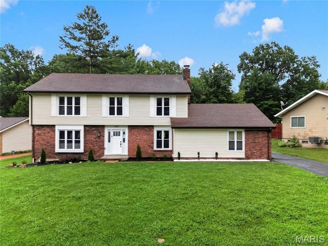 12518 Woodstream Drive, St Louis, MO 63138