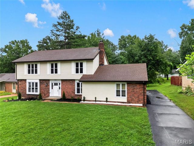 12518 Woodstream Drive, St Louis, MO 63138