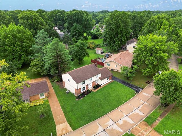 12518 Woodstream Drive, St Louis, MO 63138