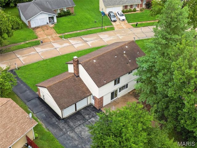12518 Woodstream Drive, St Louis, MO 63138