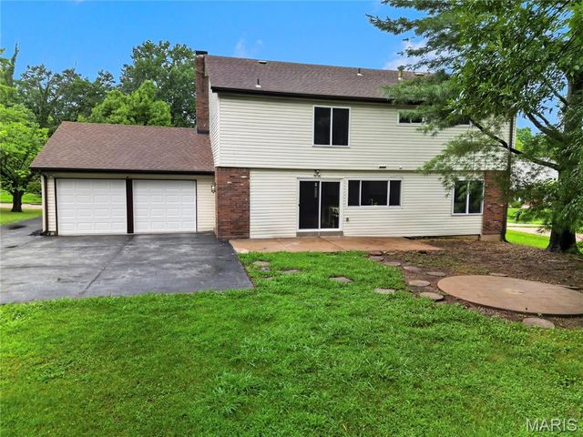 12518 Woodstream Drive, St Louis, MO 63138