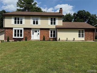 12518 Woodstream Drive, St Louis, MO 63138