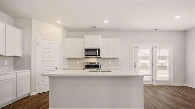 100 Oakchase Park Lane, Hampton, GA 30228