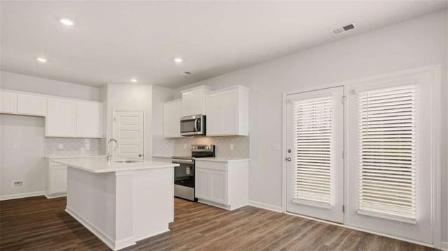 100 Oakchase Park Lane, Hampton, GA 30228