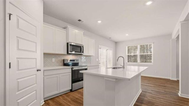 100 Oakchase Park Lane, Hampton, GA 30228