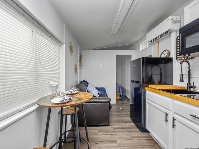 10323 HILLBROOK RD, Schertz, TX 78108
