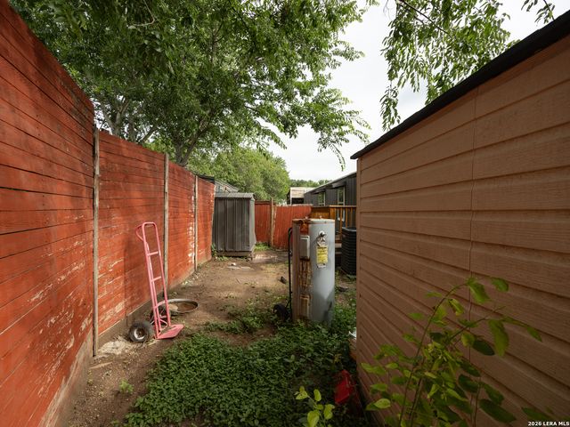 10323 HILLBROOK RD, Schertz, TX 78108
