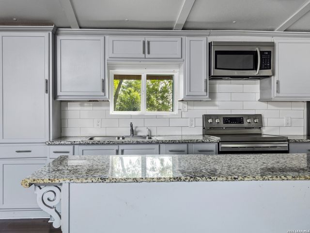 10323 HILLBROOK RD, Schertz, TX 78108