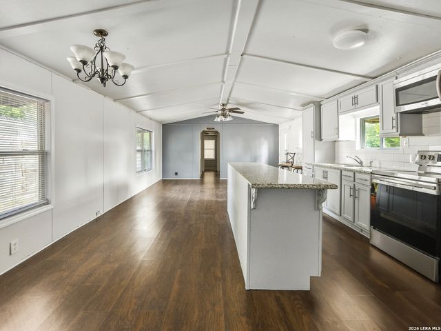 10323 HILLBROOK RD, Schertz, TX 78108