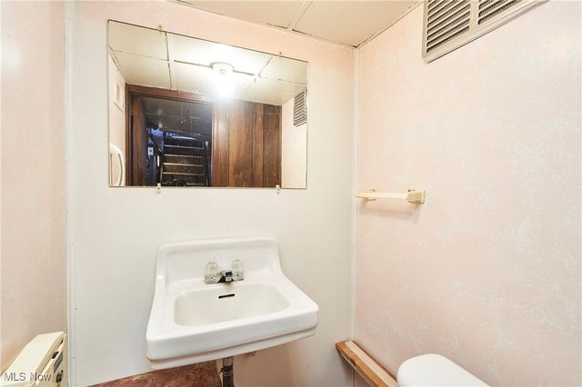 305 Hayes Avenue, Cuyahoga Falls, OH 44221