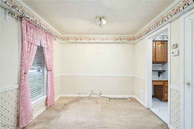 305 Hayes Avenue, Cuyahoga Falls, OH 44221