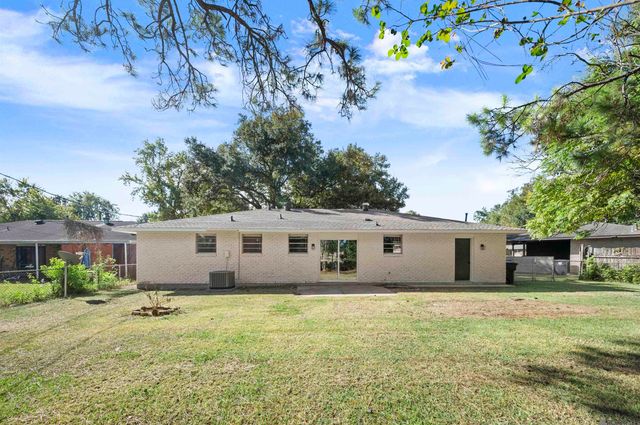 6415 Vineyard Dr, Baton Rouge, LA 70812