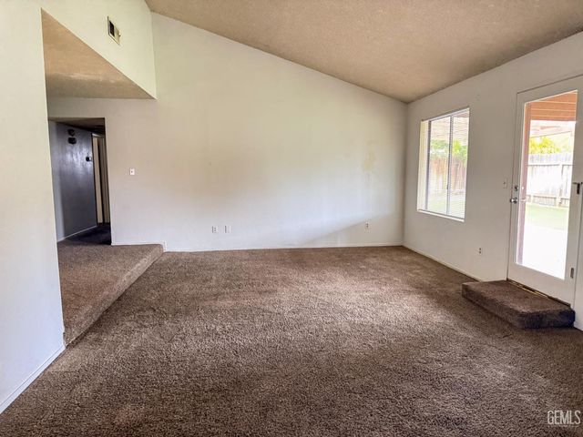 3105 Fortune Street, Bakersfield, CA 93313