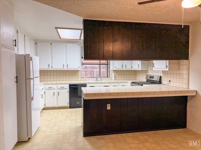 3105 Fortune Street, Bakersfield, CA 93313