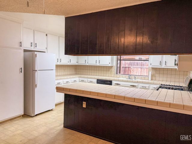 3105 Fortune Street, Bakersfield, CA 93313