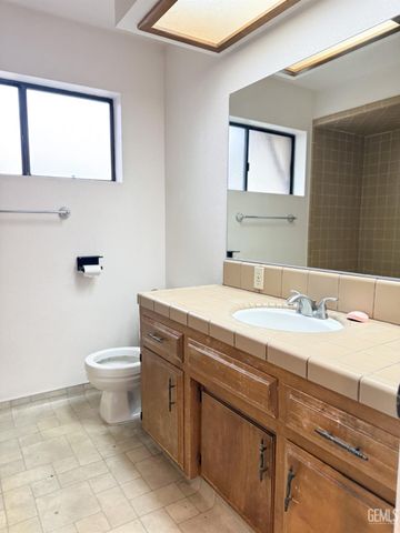 3105 Fortune Street, Bakersfield, CA 93313