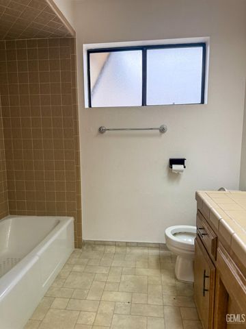 3105 Fortune Street, Bakersfield, CA 93313