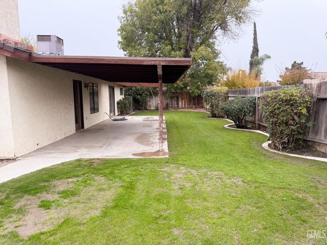 3105 Fortune Street, Bakersfield, CA 93313